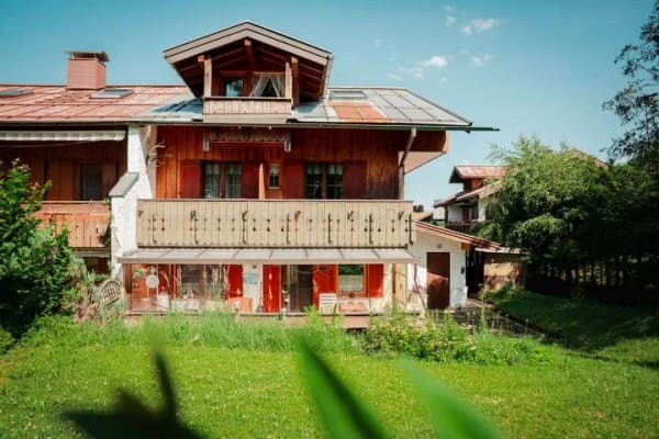 Immobilie in Oberstdorf - Ein Haus – viele Möglichkeiten: Wohnen, Ferienvermietung oder Kapitalanlage - Bild 0