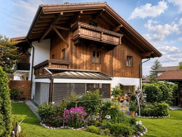 Immobilie in Bad Feilnbach - Charmante Doppelhaushälfte mit Wintergarten und traumhaftem Garten in ruhiger Lage von Bad Feilnbach - Bild 0