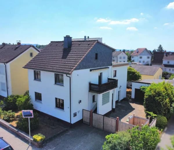 Immobilie in Lorsch - Großzügiges Einfamilienhaus mit Dachterrasse und idyllischem Garten - Bild 1
