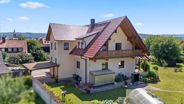 Immobilie in Scheßlitz - Traumhaftes Grundstück! Energieeffizientes Zweifamilienhaus mit vielfältigen Nutzungsmöglichkeiten - Bild 2