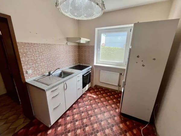 Immobilie in Neuburg am Inn - Charmantes Einfamilienhaus mit Potenzial auf tollem Grundstück in Neukirchen am Inn! - Bild 2