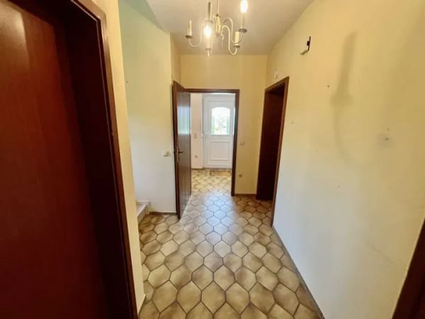 Immobilie in Neuburg am Inn - Charmantes Einfamilienhaus mit Potenzial auf tollem Grundstück in Neukirchen am Inn! - Bild 4