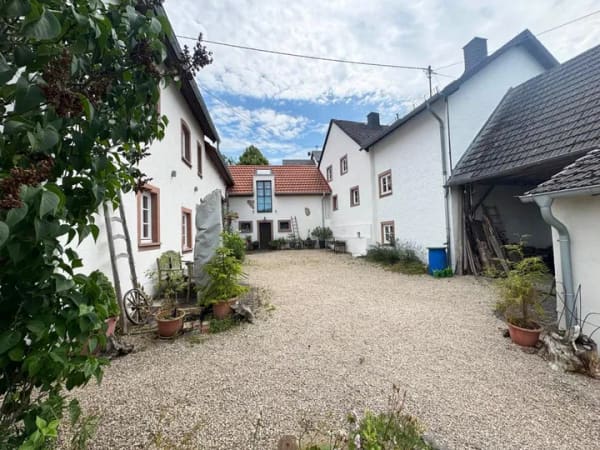 Immobilie in Üxheim - NEUER KAUFPREIS: Dreiseitiger, ehemaliger Bauernhof in Niederehe (Vulkaneifel) · Dreiseitenhof - Bild 0