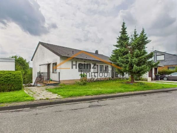 Immobilie in Odenthal - Großzügiges Zweifamilienhaus in Voiswinkel – beste Wohnlage garantiert! - Bild 1