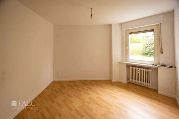 Immobilie in Heiligenhaus - Platz für eigene Ideen: Renovierungsbedürftige 3-Zimmer-Wohnung mit Balkon & neuem Badezimmer - Bild 1