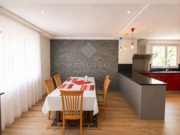 Immobilie in Rheinstetten - Viel Platz für Familie oder Generationen – Zweifamilienhaus mit saniertem EG & Solaranlage - Bild 2
