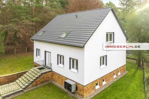 Immobilie in Stechlin - IMMOBERLIN.DE - Ersteinzug! Sehr attraktives Haus mit Südterrasse, Garage & Sonnengarten - Bild 1