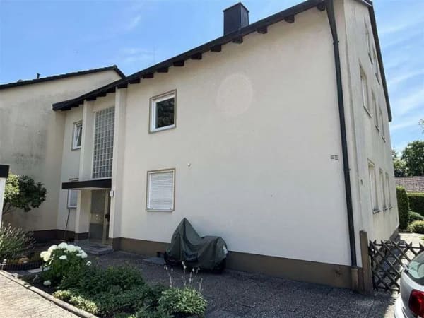 Immobilie in Fürstenfeldbruck - Mehrfamilienhaus mit 5 Wohnungen und 3 Garagen in der alten Buchenau - Bild 1