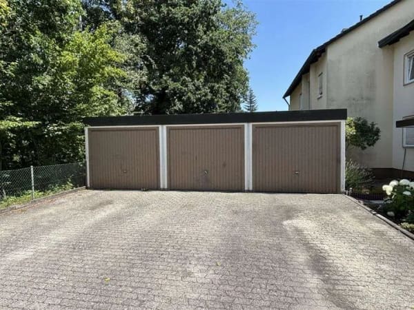 Immobilie in Fürstenfeldbruck - Mehrfamilienhaus mit 5 Wohnungen und 3 Garagen in der alten Buchenau - Bild 3