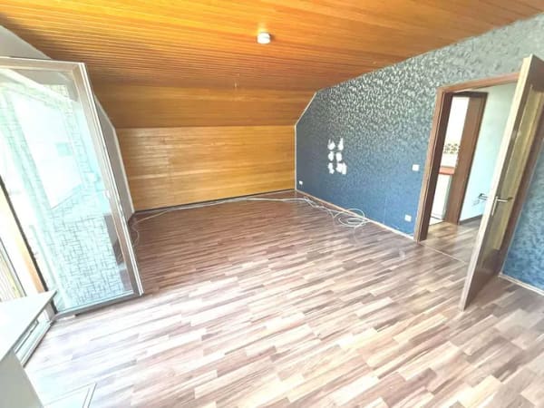 Immobilie in Tiefenbronn - Gemütliche  2-Zimmer DG Wohnung  m. Balkon - Bild 2