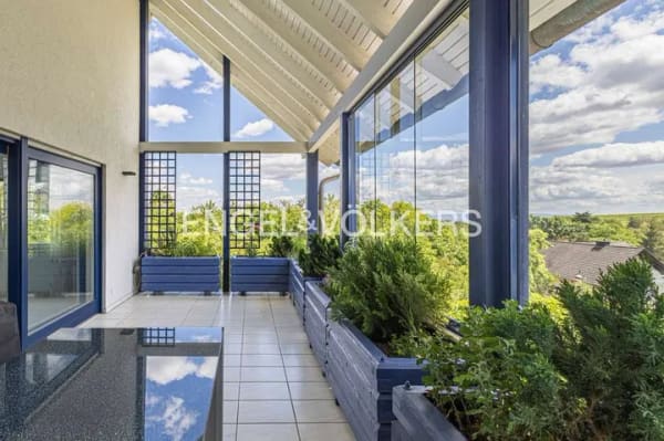 Immobilie in Weisenheim am Berg - Zeitlos, modernes Architektenhaus mit Hallenschwimmbad, PV-Anlage und einzigartigem Panorama! - Bild 4