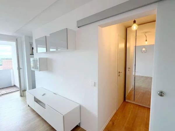 Immobilie in Lichtenwald - Einziehen und Wohlfühlen! Neuwertige 2-Zi.-Wohnung in LW-Hegenlohe zu verkaufen! - Bild 1
