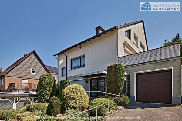 Immobilie in Hemer - FREISTEHENDES  ZWEIFAMILIENHAUS MIT EINLIEGERWOHNUNG, TERRASSE, GARTEN, GARAGE UND DOPPELCARPORT - Bild 0