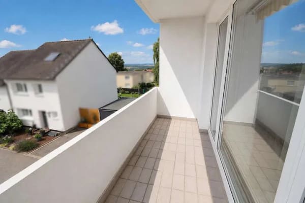 Immobilie in Fröndenberg/Ruhr - Tolle ca. 99 qm Etagenwohnung mit 2 Loggien - Bild 2