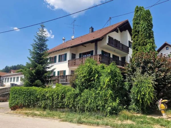 Immobilie in Biberbach - Stilvolles Zweifamilienhaus mit hochwertiger Ausstattung und attraktivem Ausbaupotenzial - Bild 0