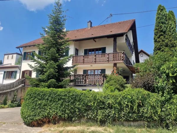 Immobilie in Biberbach - Stilvolles Zweifamilienhaus mit hochwertiger Ausstattung und attraktivem Ausbaupotenzial - Bild 1