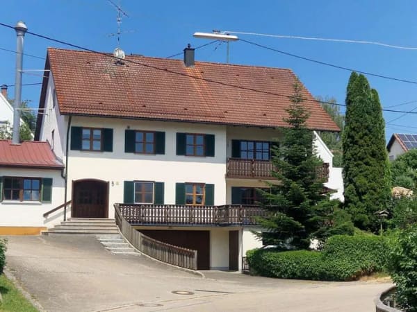 Immobilie in Biberbach - Stilvolles Zweifamilienhaus mit hochwertiger Ausstattung und attraktivem Ausbaupotenzial - Bild 2