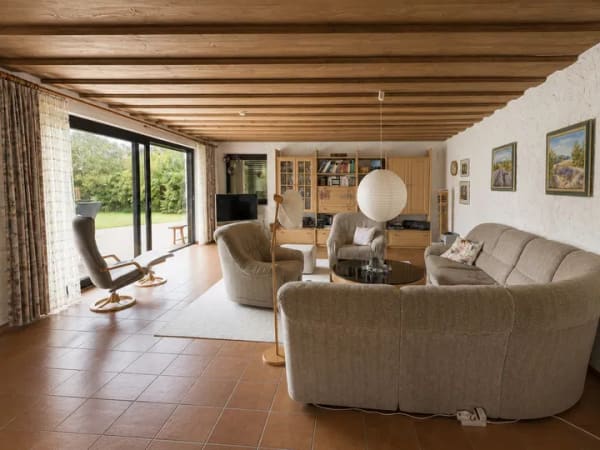 Immobilie in Chieming - Verwirklichen Sie Ihr Traumhaus – Großzügiges Einfamilienhaus zum Modernisieren - Bild 1