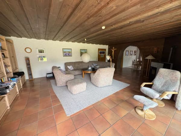Immobilie in Chieming - Verwirklichen Sie Ihr Traumhaus – Großzügiges Einfamilienhaus zum Modernisieren - Bild 2