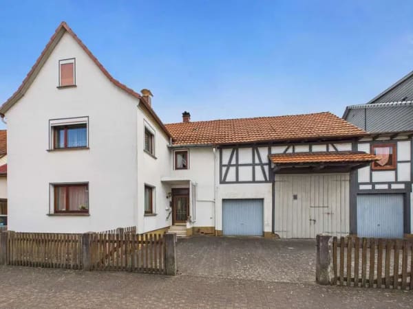 Immobilie in Wildeck - Einfamilienhaus mit angrenzender Scheune und Garten in Wildeck-Obersuhl - Bild 0