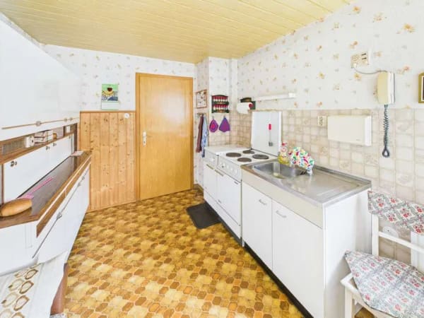 Immobilie in Wildeck - Einfamilienhaus mit angrenzender Scheune und Garten in Wildeck-Obersuhl - Bild 2