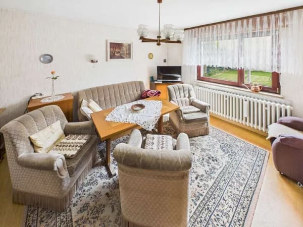 Immobilie in Wildeck - Einfamilienhaus mit angrenzender Scheune und Garten in Wildeck-Obersuhl - Bild 3