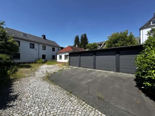Immobilie in Hof - Gestaltungsspielraum für Kleingewerbe und Wohnen mit vier Garagen - Bild 0