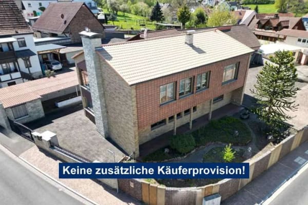 Immobilie in Mömbris - Großzügiges Einfamilienhaus mit Garagenhof und schönem Garten - Bild 0