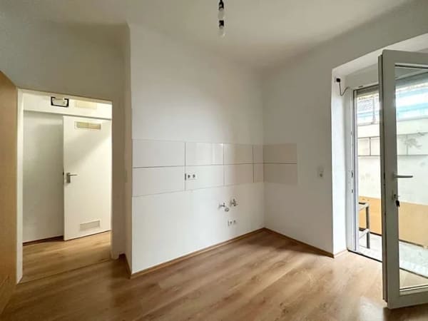Immobilie in Neustadt an der Weinstraße - Attraktive Kapitalanlage: 7 vermietete Wohnungen, 1 freie Gewerbeeinheit mit Büro, Werkstatt und Gar - Bild 3