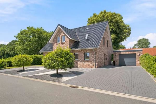 Immobilie in Holtland - Modernes Einfamilienhaus mit hochwertiger Ausstattung auf großzügigem Eigentumsgrundstück - Bild 1