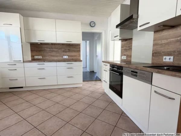 Immobilie in Rastede - Großzügiges Ein-/Zweifamilienhaus mit vielseitigen Nutzungsmöglichkeiten in attraktiver Wohnlage - Bild 2