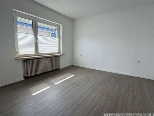 Immobilie in Rastede - Großzügiges Ein-/Zweifamilienhaus mit vielseitigen Nutzungsmöglichkeiten in attraktiver Wohnlage - Bild 4