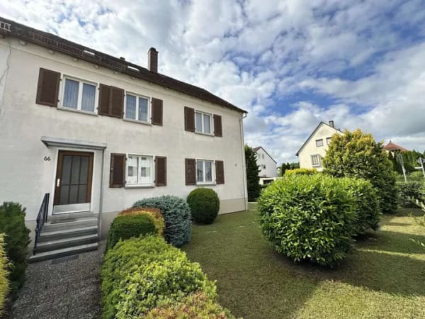 Immobilie in Crailsheim - Vielseitiges Zweifamilienhaus mit Garten, Garage und zwei Wohneinheiten - Bild 0