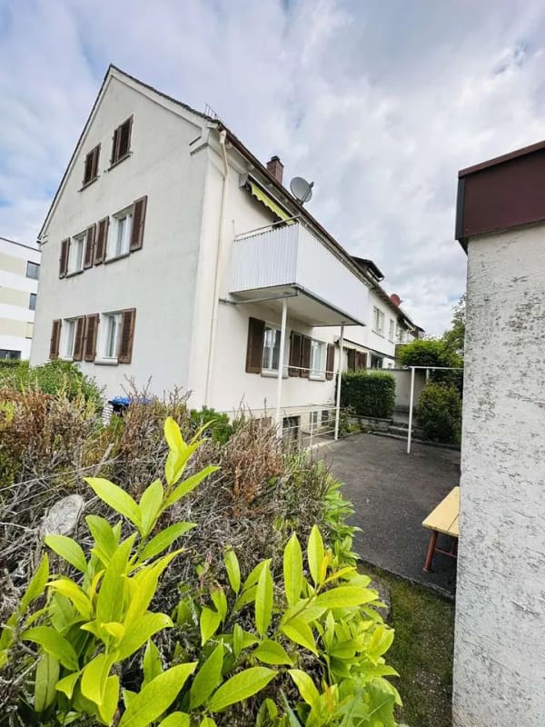 Immobilie in Crailsheim - Vielseitiges Zweifamilienhaus mit Garten, Garage und zwei Wohneinheiten - Bild 2