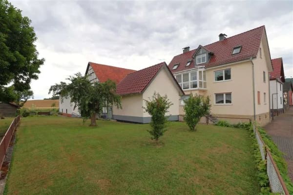 Immobilie in Berkatal - Ein Zuhause mit Charme, Platz und unzähligen Möglichkeiten: Großzügiges Ein- bis Zweifamilienhaus - Bild 1