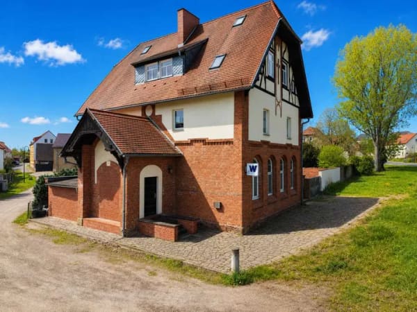 Immobilie in Teutschenthal - Historisches Mehrfamilienhaus mit Entwicklungspotenzial in idyllischer Lage von Angersdorf - Bild 1