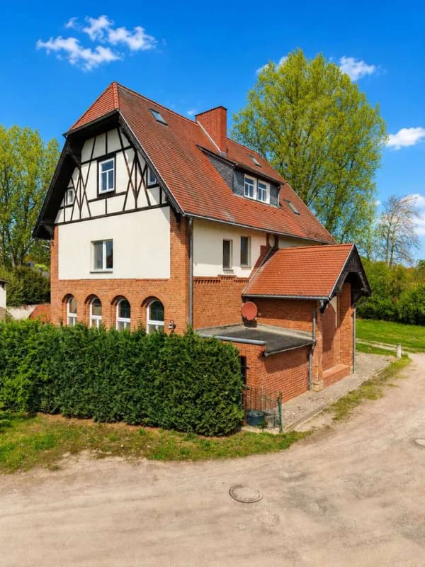 Immobilie in Teutschenthal - Historisches Mehrfamilienhaus mit Entwicklungspotenzial in idyllischer Lage von Angersdorf - Bild 2