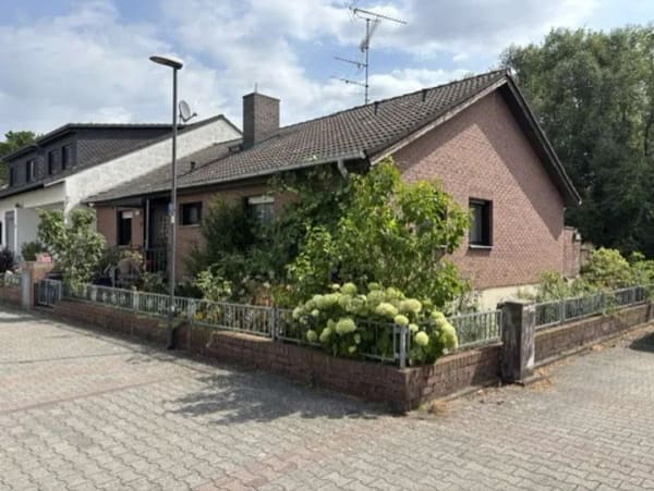 Immobilie in Offenbach am Main - Bungalow mit 2 Garagen auf Erbpachtgrundstück in Offenbach-Bieber - Bild 0