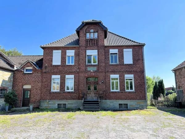 Immobilie in Erwitte - Viel Platz für neue Pläne:
Zweifamilienhaus mit Nebengebäuden in Erwitte-Ebbinghausen! - Bild 0