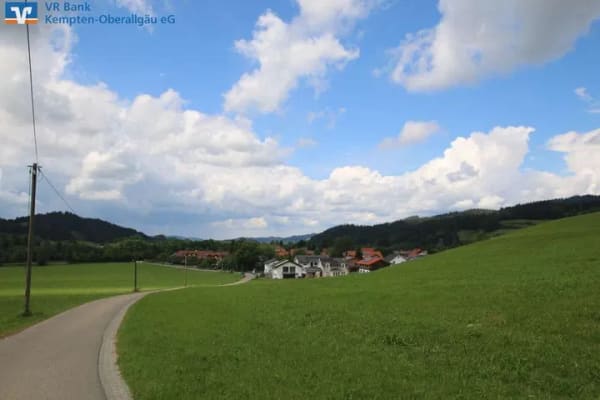 Immobilie in Weitnau - 3-Familienhaus in ruhiger Siedlungslage mit viel Entwicklungspotential bei Isny - Bild 4