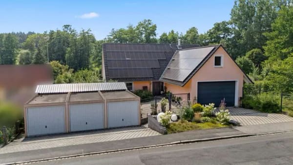 Immobilie in Simmelsdorf - Raumwunder! Energieeffizientes Einfamilienhaus mit traumhaftem Grundstück in ruhiger Lage - Bild 3