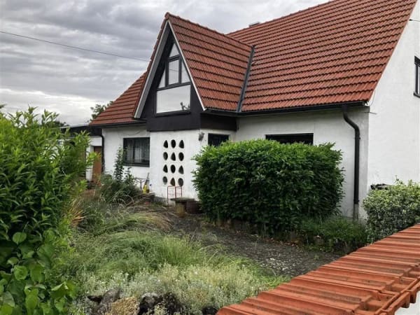 Immobilie in Eitensheim - Familienfreundlich wohnen: EFH mit großer Dachterrasse, Kachelofen und Top-Anbindung in Eitensheim - Bild 0