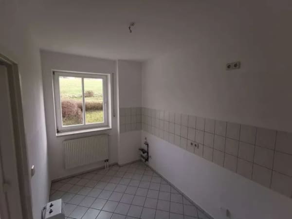 Immobilie in Netzschkau - Vermietete 3-Zimmer-Eigentumswohnung mit Tiefgaragenstellplatz - Bild 2
