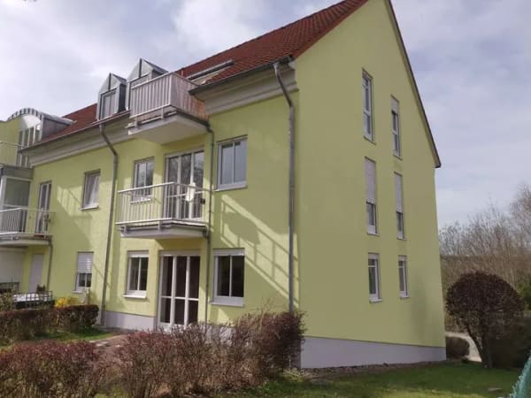 Immobilie in Netzschkau - Vermietete 2-Zimmer-Eigentumswohnung mit Balkon und Stellplatz - Bild 1