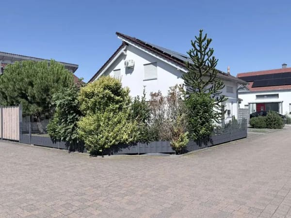 Immobilie in Hördt - Modernes Einfamilienhaus mit PV-Anlage, Kamin, Klimaanlage und traumhaftem Garten in Hördt - Bild 1