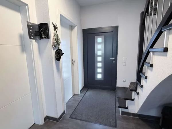 Immobilie in Hördt - Modernes Einfamilienhaus mit PV-Anlage, Kamin, Klimaanlage und traumhaftem Garten in Hördt - Bild 2