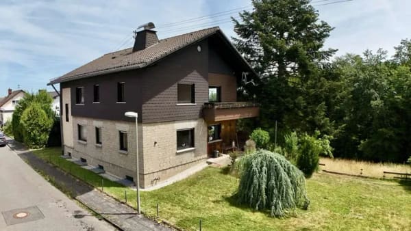 Immobilie in Horhausen (Westerwald) - Zweifamilienhaus mit Balkon, Terrasse und Carport - Bild 0