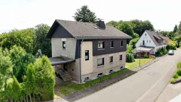 Immobilie in Horhausen (Westerwald) - Zweifamilienhaus mit Balkon, Terrasse und Carport - Bild 3
