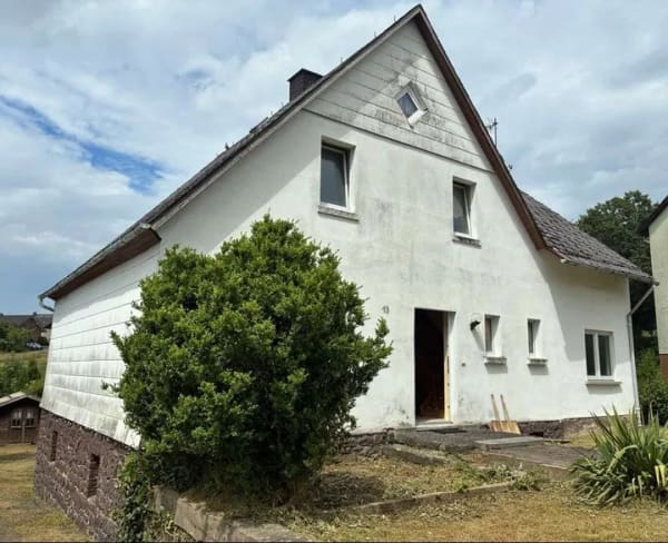 Immobilie in Kausen - Für Familien mit Platzbedarf - Einfamilienhaus mit großem Gartengrundstück  - Bild 1