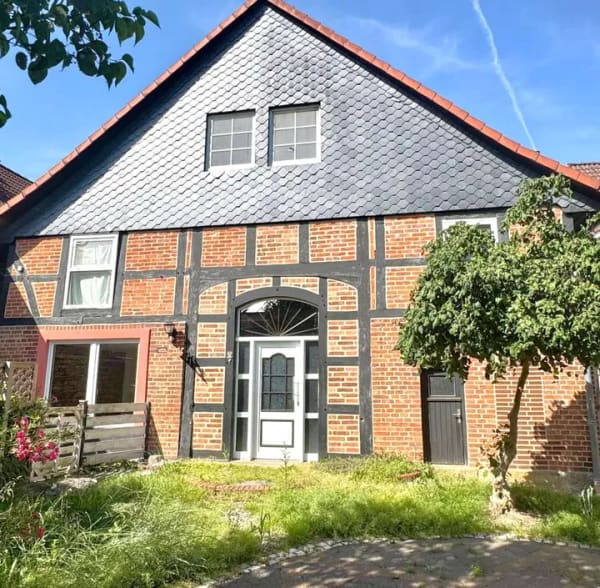 Immobilie in Bad Münder am Deister - Fachwerk-Bauernhaus, 200 m² Wohnfl. m. Einliegerwhg, modernisiert, kleiner Garten! - Bild 0